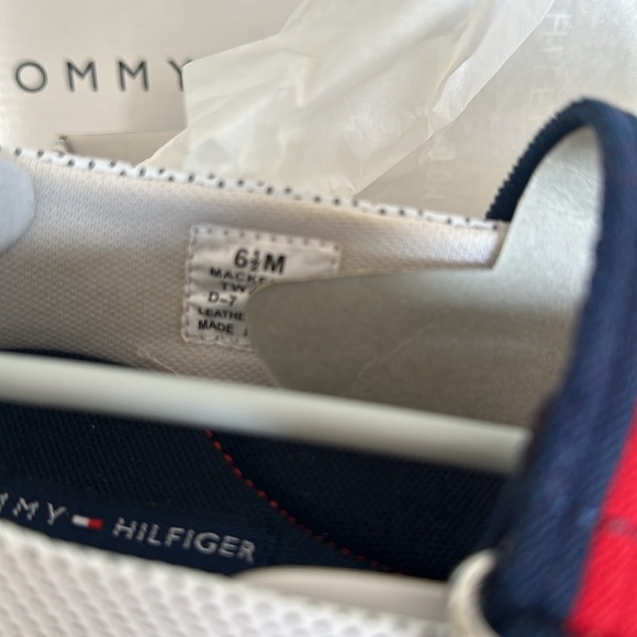 Tommy Hilfiger when size 6.5 - Picture 2 of 4